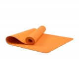 健身想买瑜伽垫，PU材质和TPE材质哪个比较好?